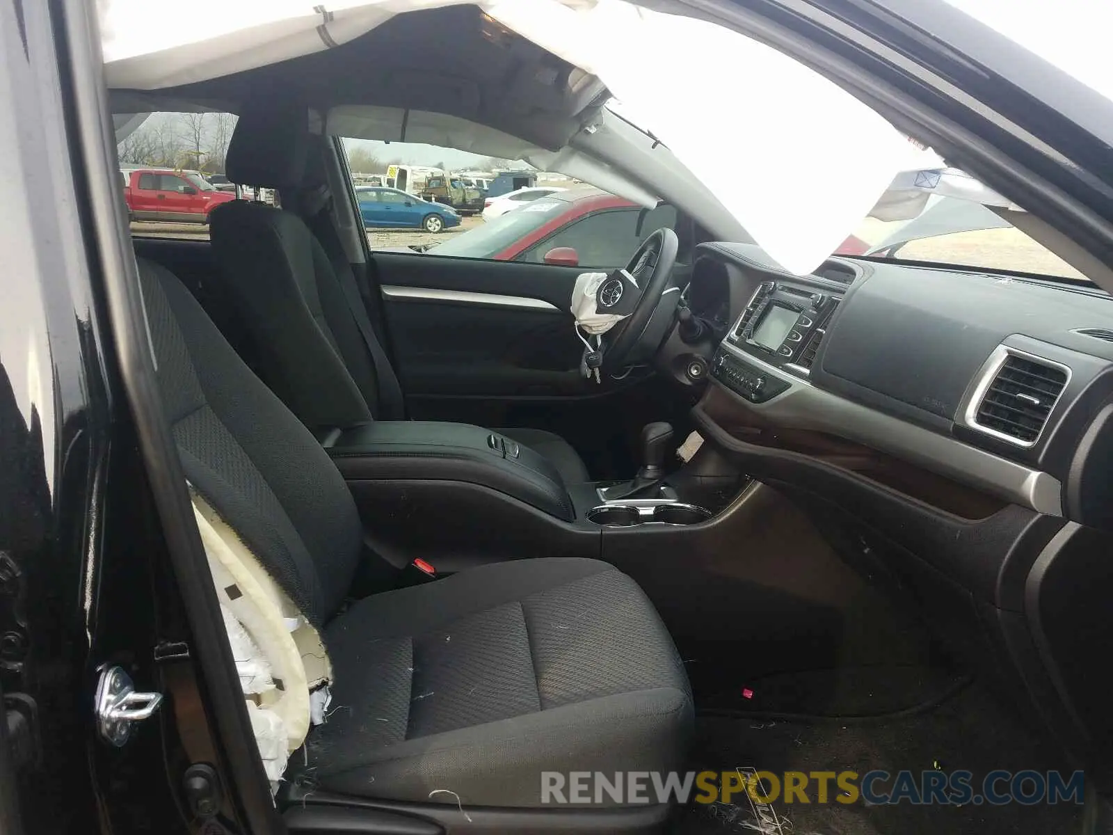 5 Photograph of a damaged car 5TDZZRFH7KS292275 TOYOTA HIGHLANDER 2019