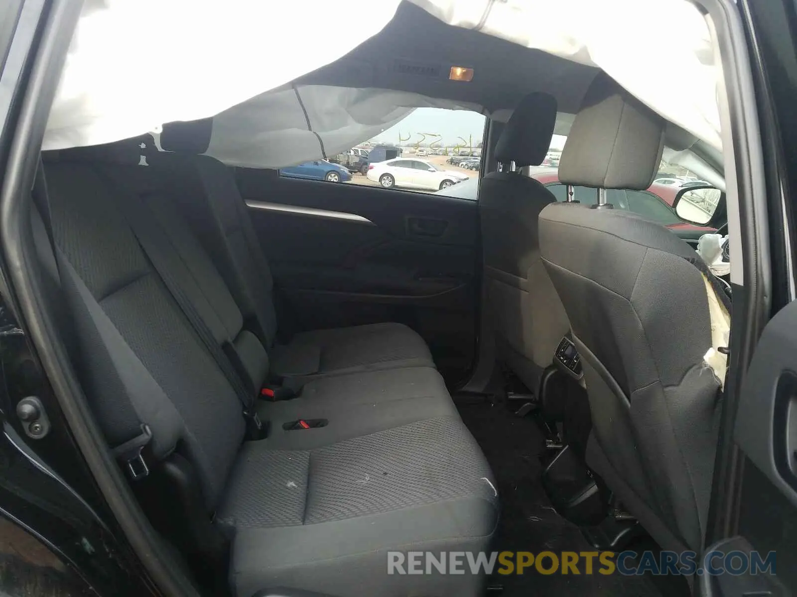6 Photograph of a damaged car 5TDZZRFH7KS292275 TOYOTA HIGHLANDER 2019