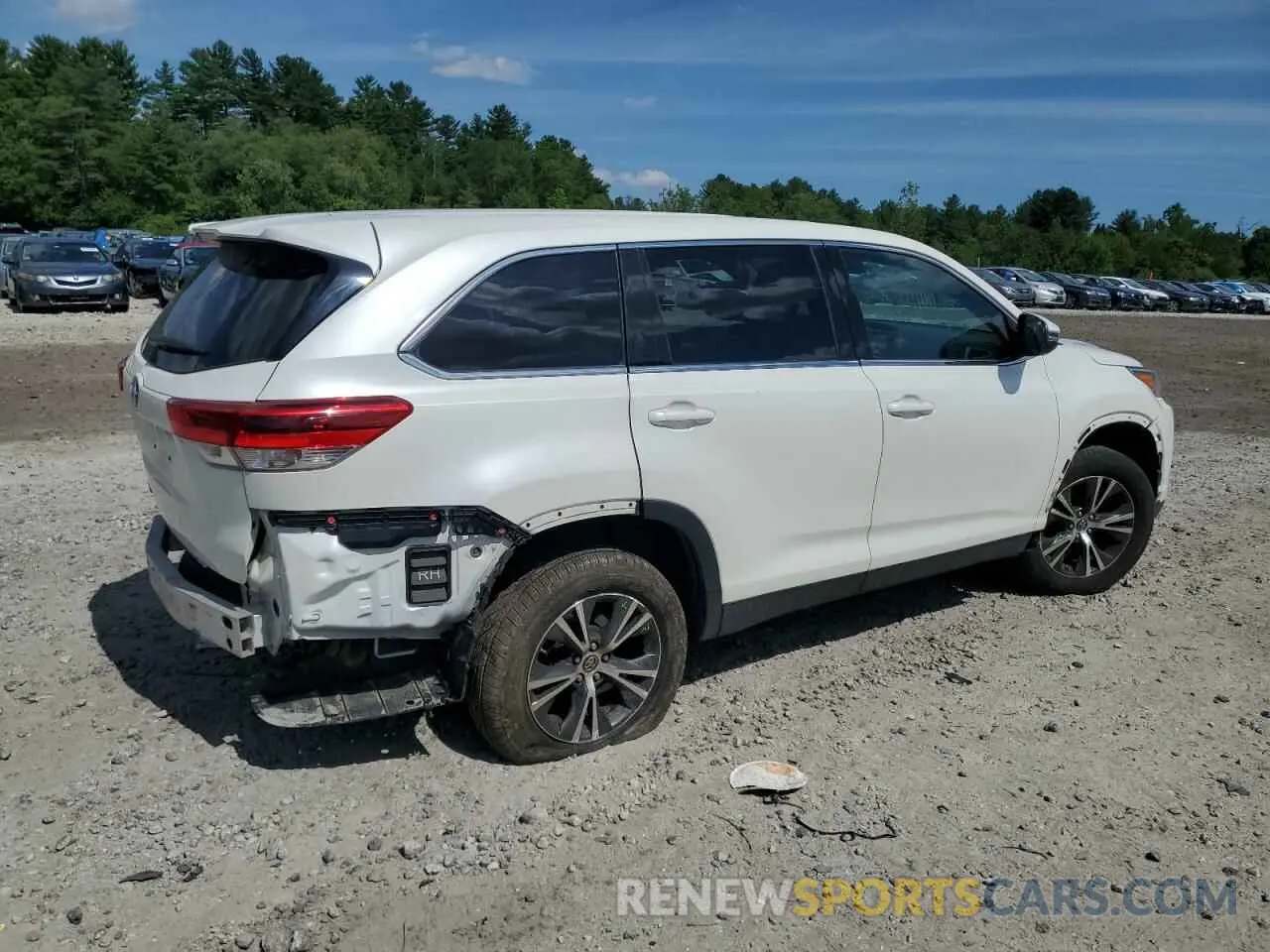 3 Photograph of a damaged car 5TDZZRFH7KS296813 TOYOTA HIGHLANDER 2019