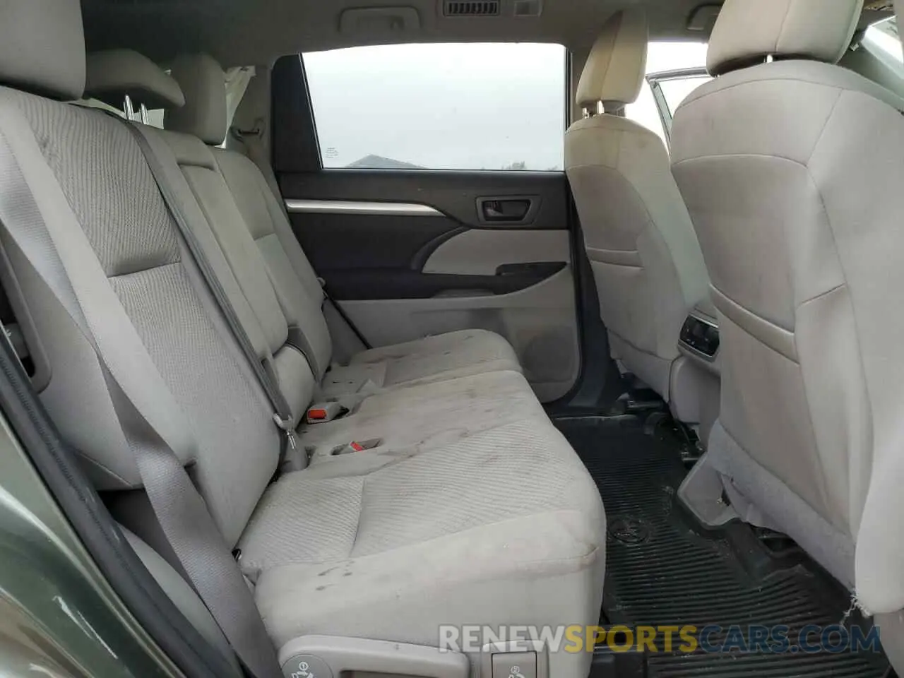 11 Photograph of a damaged car 5TDZZRFH7KS320351 TOYOTA HIGHLANDER 2019