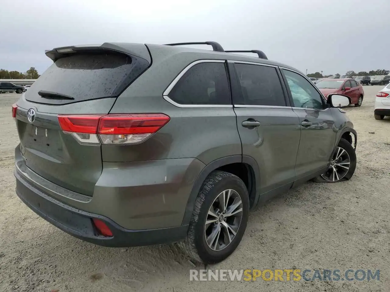 3 Photograph of a damaged car 5TDZZRFH7KS320351 TOYOTA HIGHLANDER 2019