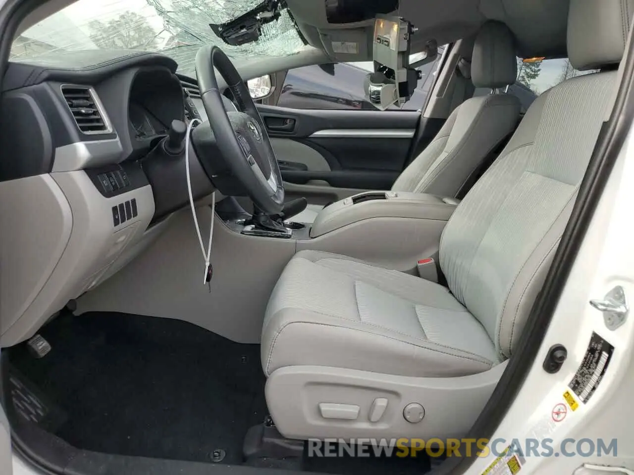 7 Photograph of a damaged car 5TDZZRFH7KS356167 TOYOTA HIGHLANDER 2019