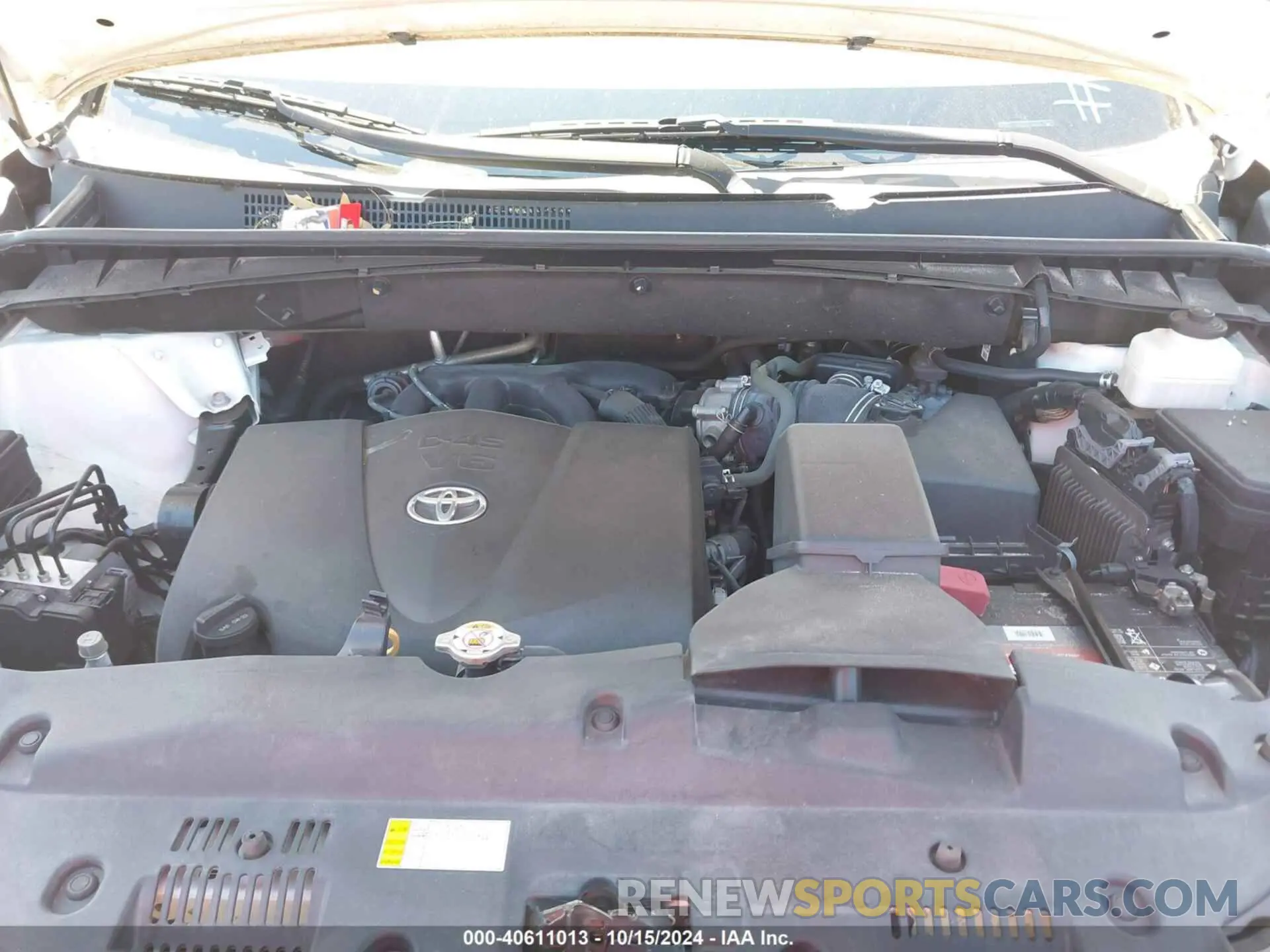 10 Photograph of a damaged car 5TDZZRFH7KS357237 TOYOTA HIGHLANDER 2019