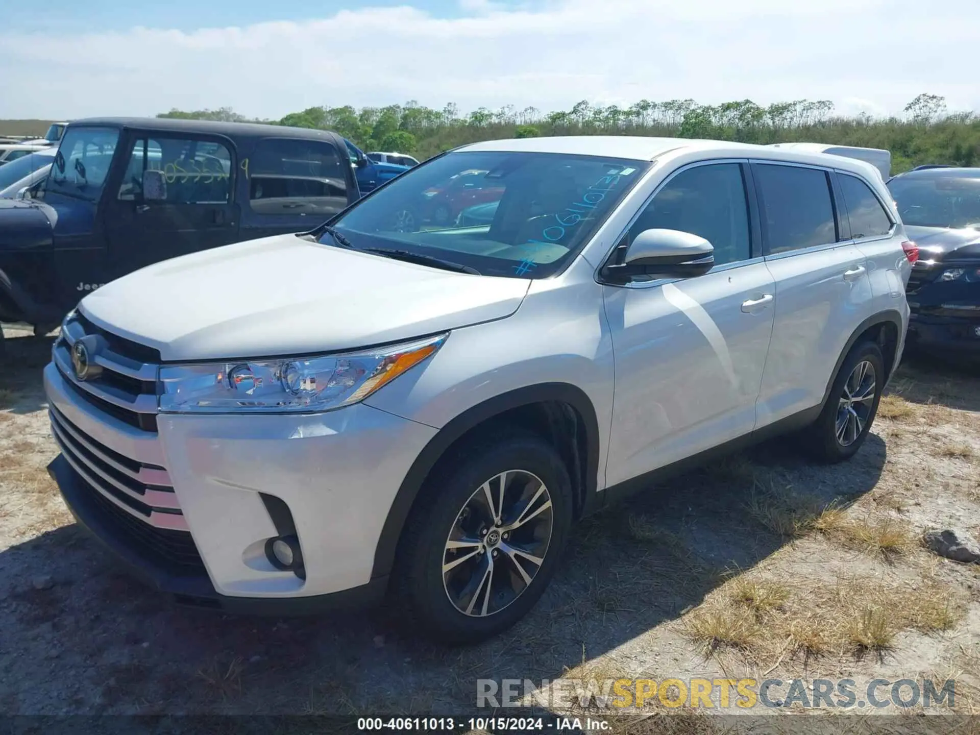 2 Photograph of a damaged car 5TDZZRFH7KS357237 TOYOTA HIGHLANDER 2019