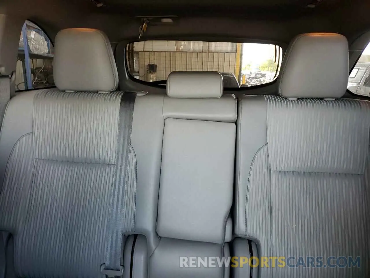 10 Photograph of a damaged car 5TDZZRFH7KS370425 TOYOTA HIGHLANDER 2019