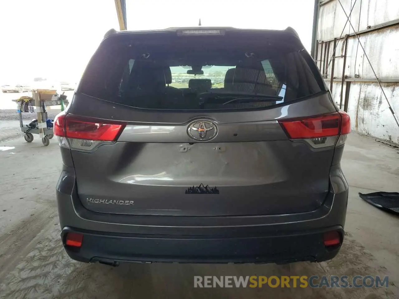 6 Photograph of a damaged car 5TDZZRFH7KS370425 TOYOTA HIGHLANDER 2019