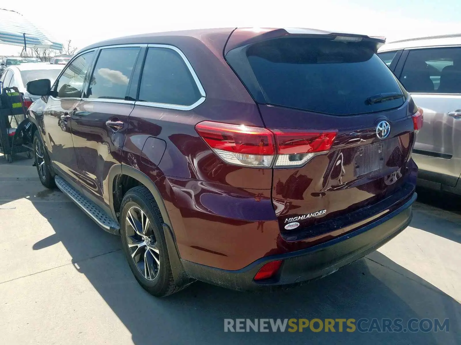 3 Photograph of a damaged car 5TDZZRFH8KS291796 TOYOTA HIGHLANDER 2019