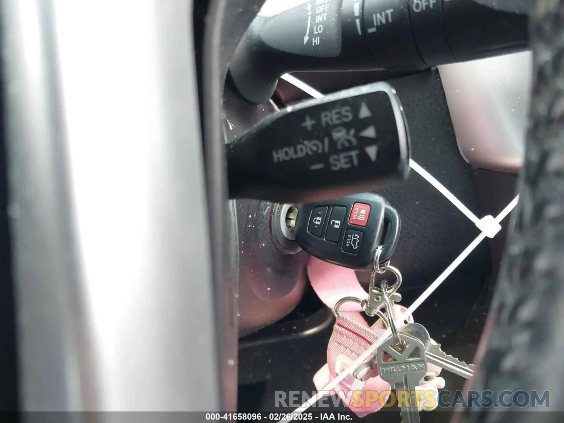 11 Photograph of a damaged car 5TDZZRFH8KS294505 TOYOTA HIGHLANDER 2019