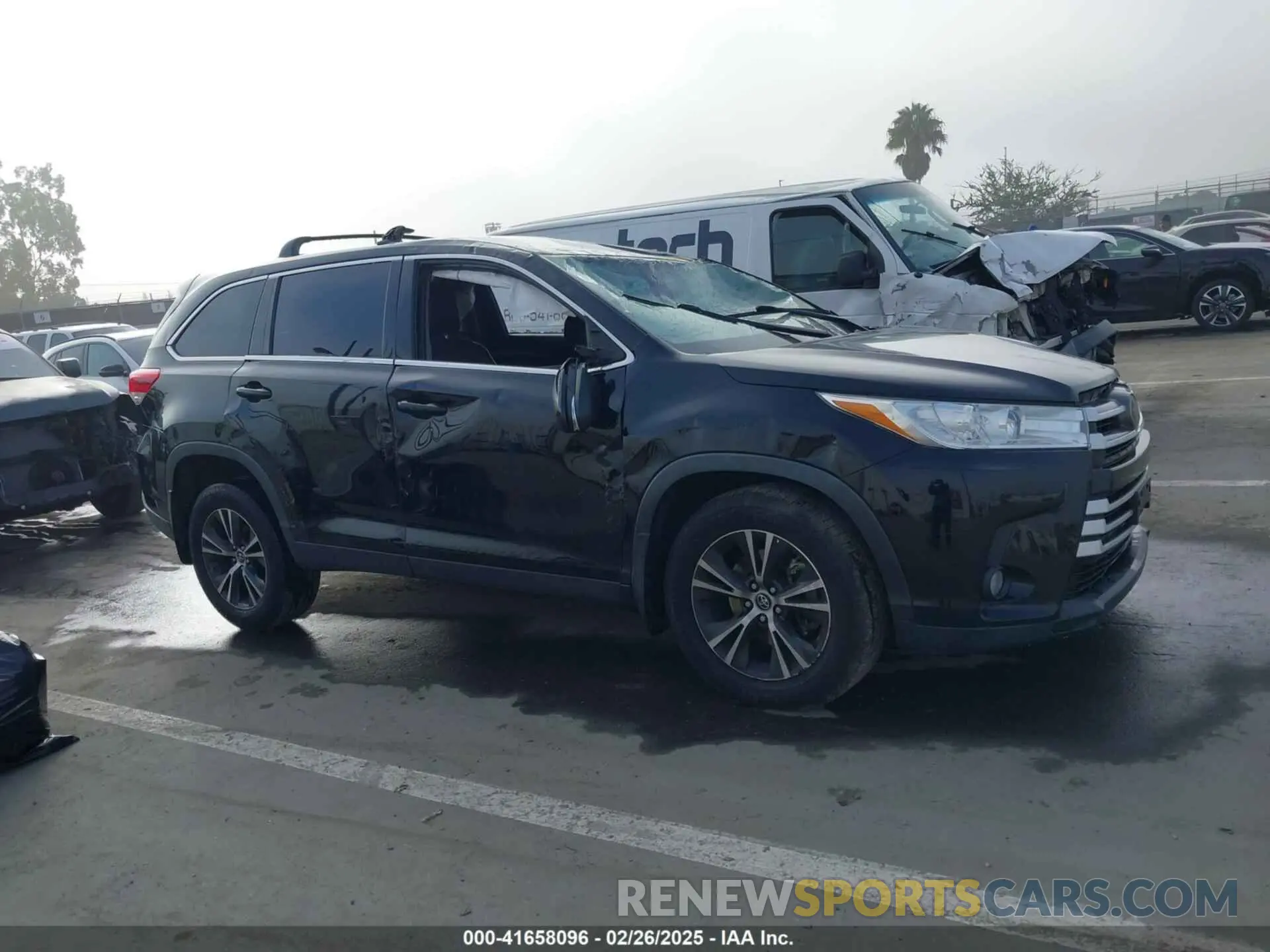 13 Photograph of a damaged car 5TDZZRFH8KS294505 TOYOTA HIGHLANDER 2019