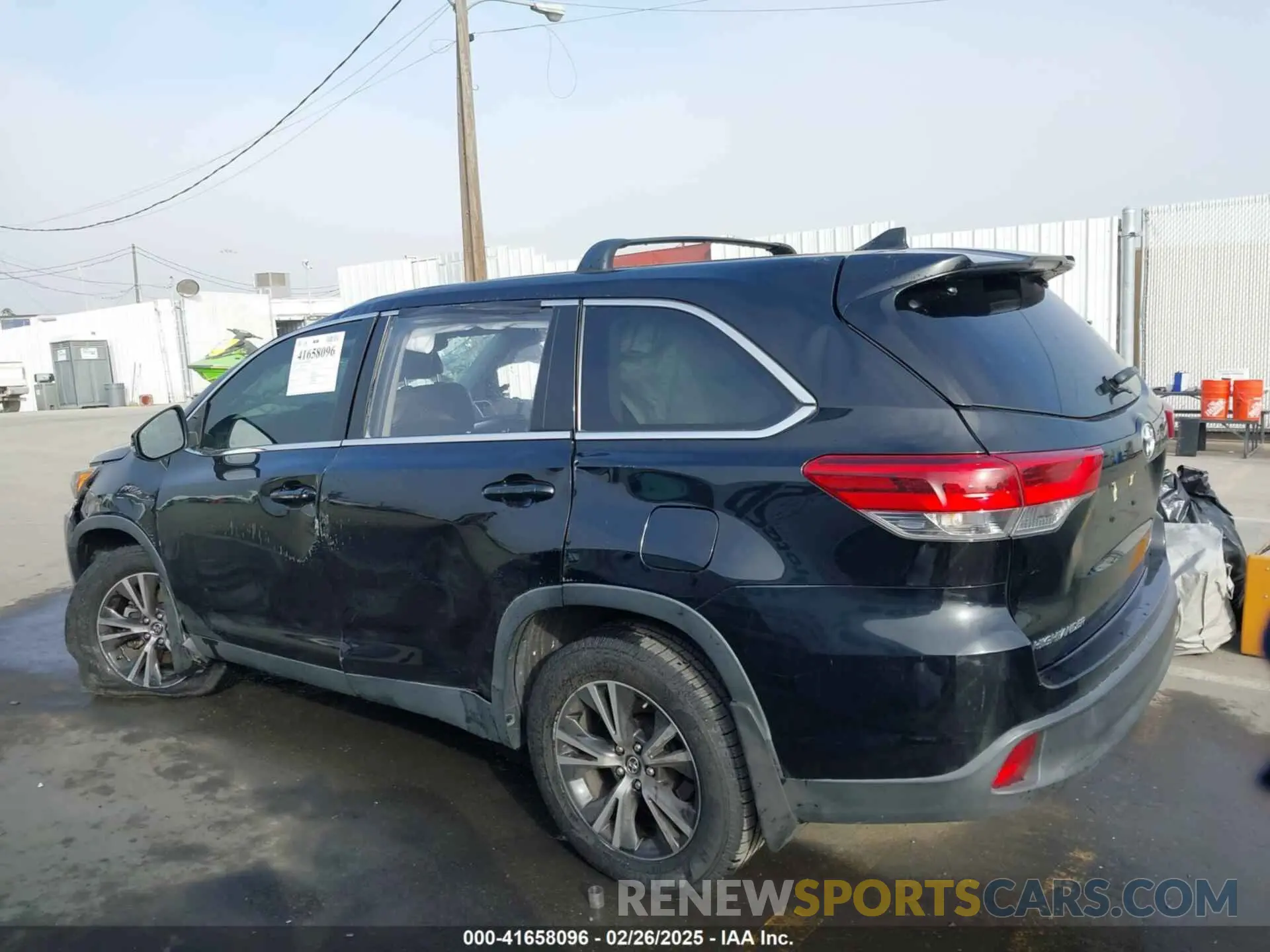 14 Photograph of a damaged car 5TDZZRFH8KS294505 TOYOTA HIGHLANDER 2019