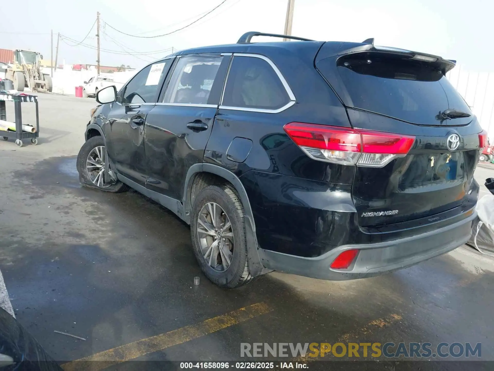 3 Photograph of a damaged car 5TDZZRFH8KS294505 TOYOTA HIGHLANDER 2019