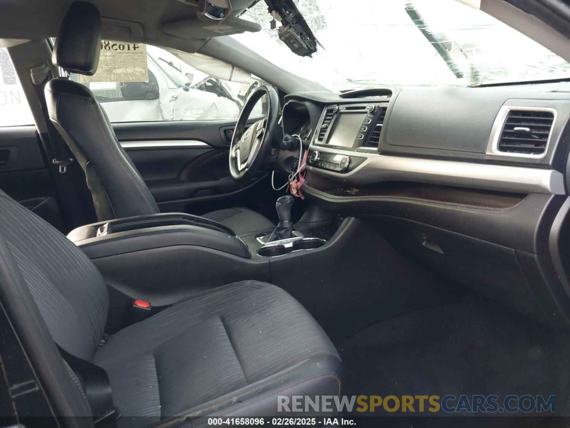 5 Photograph of a damaged car 5TDZZRFH8KS294505 TOYOTA HIGHLANDER 2019