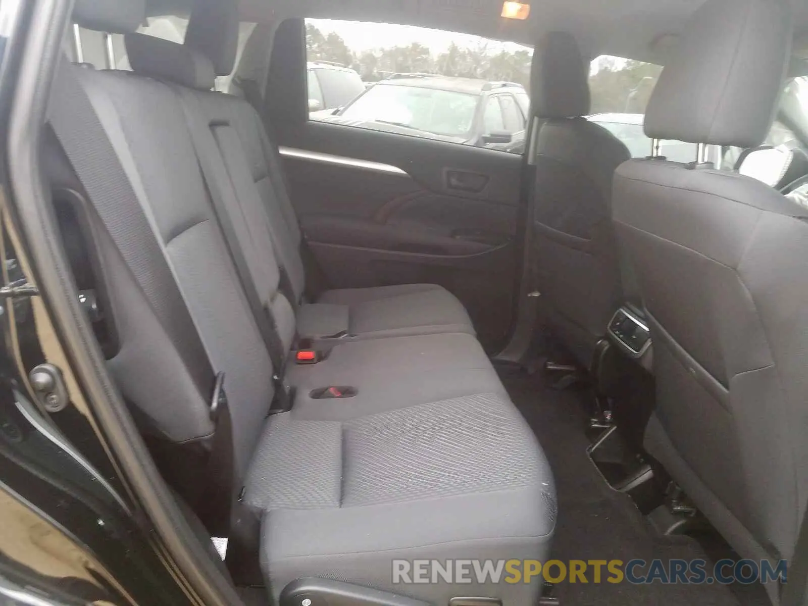6 Photograph of a damaged car 5TDZZRFH8KS347669 TOYOTA HIGHLANDER 2019