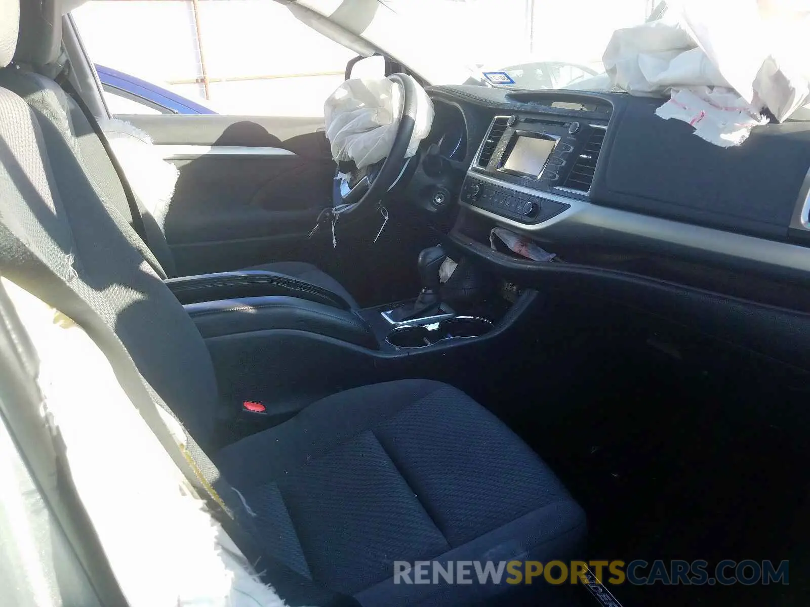 5 Photograph of a damaged car 5TDZZRFH8KS352659 TOYOTA HIGHLANDER 2019