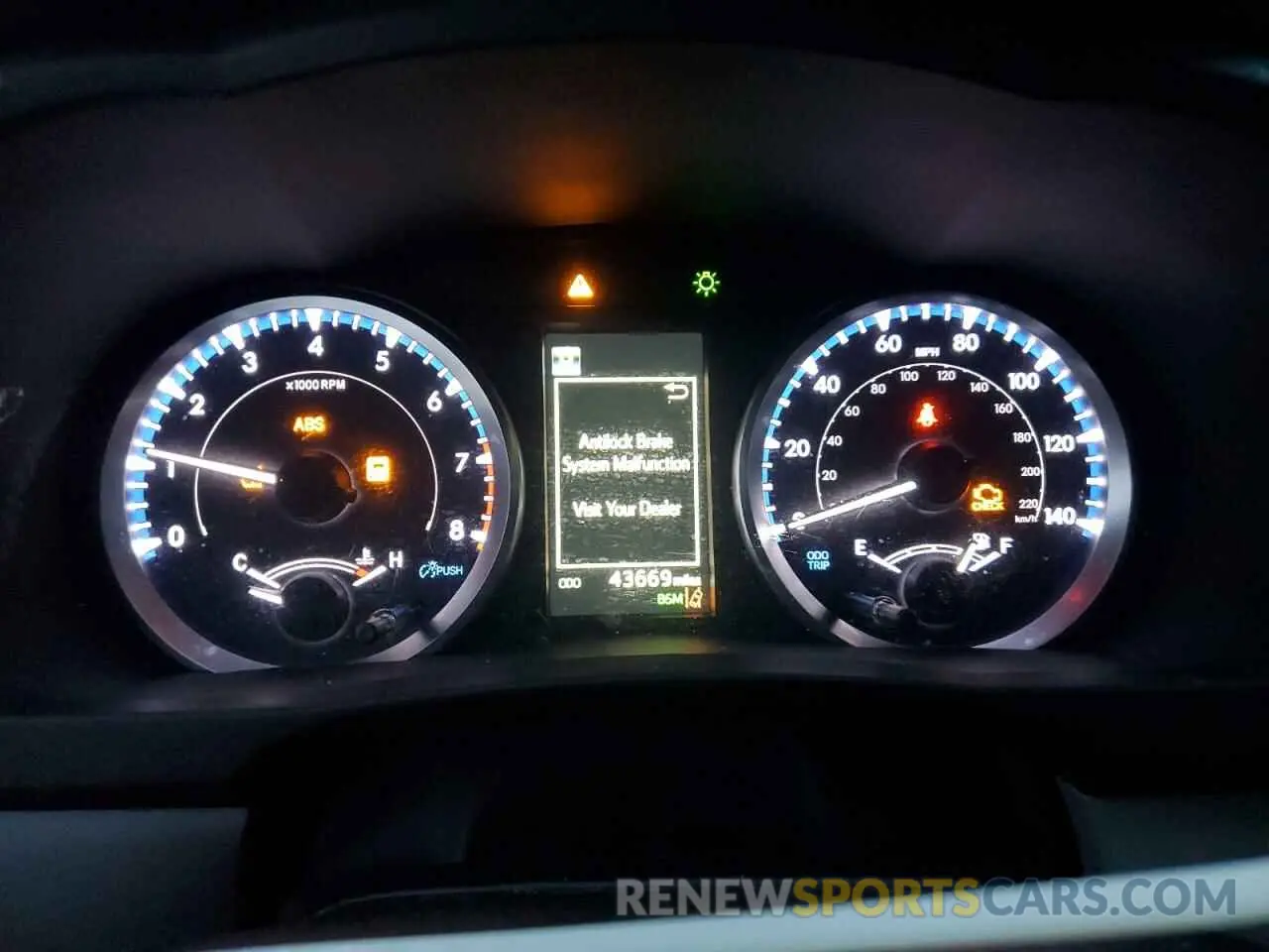 8 Photograph of a damaged car 5TDZZRFH8KS363113 TOYOTA HIGHLANDER 2019