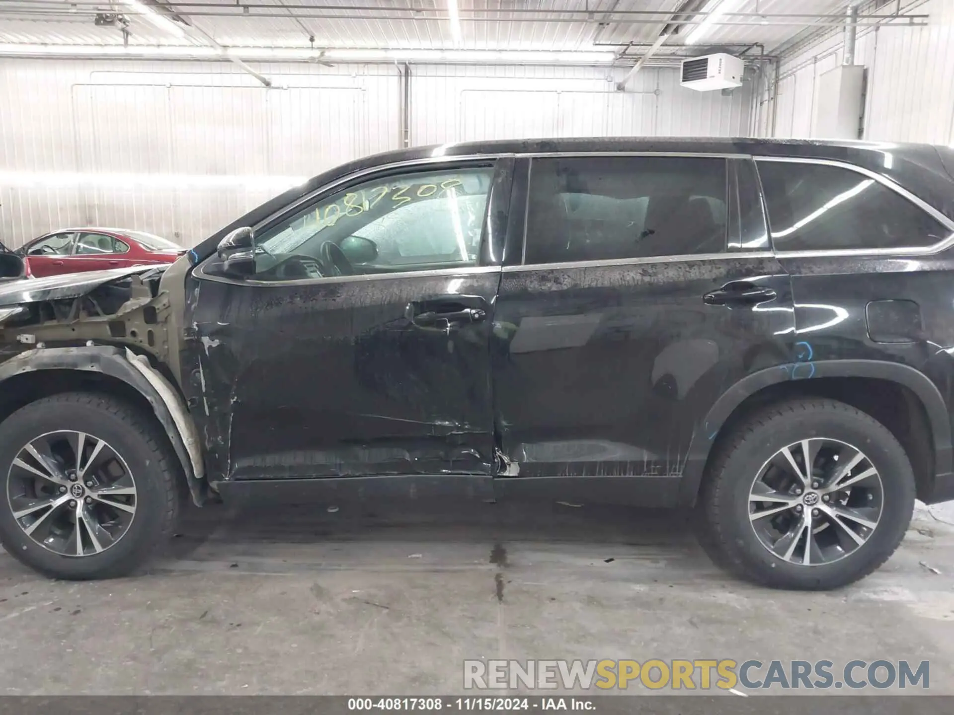 14 Photograph of a damaged car 5TDZZRFH9KS304166 TOYOTA HIGHLANDER 2019