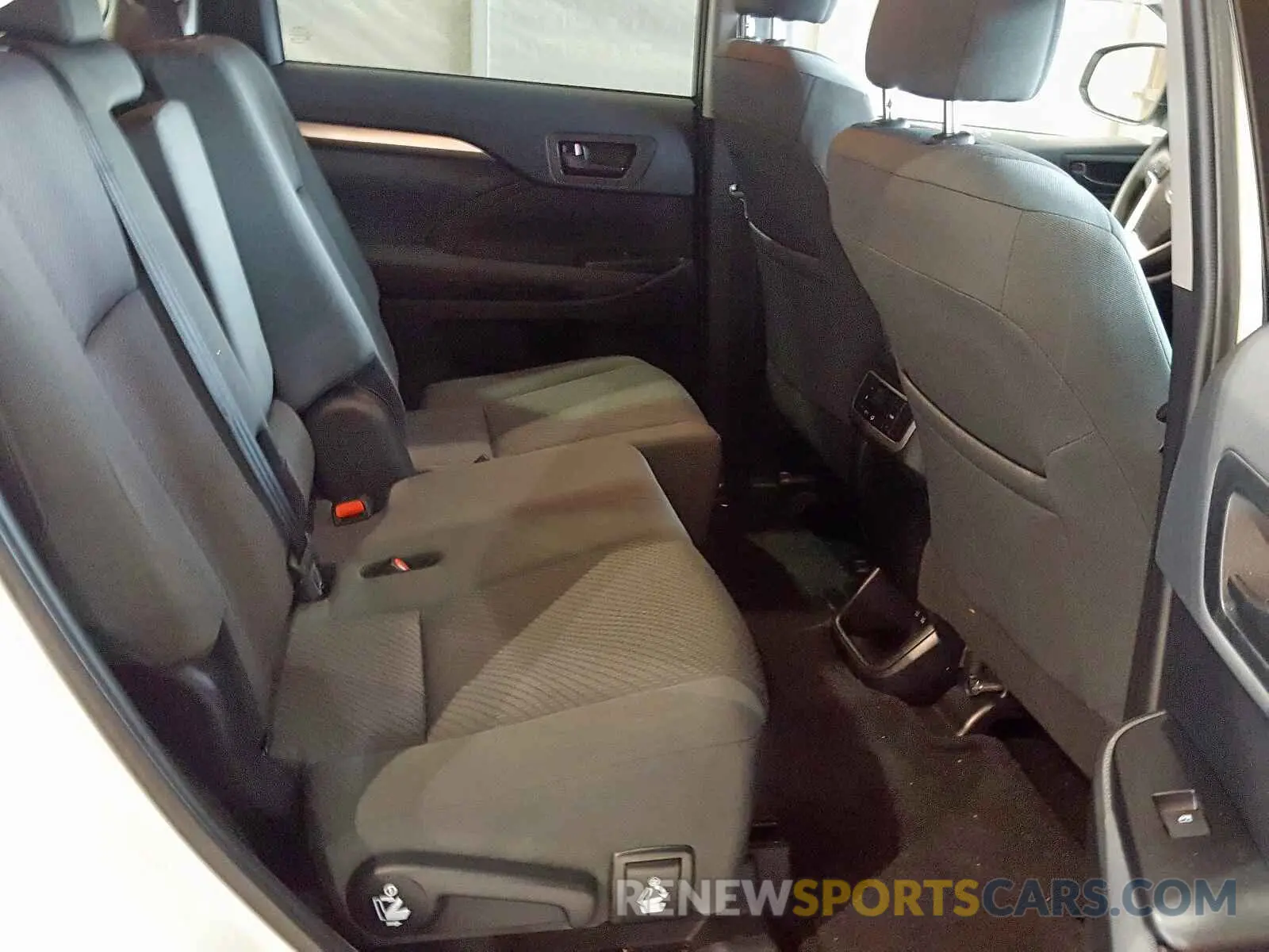 6 Фотография поврежденного автомобиля 5TDZZRFH9KS336440 TOYOTA HIGHLANDER 2019