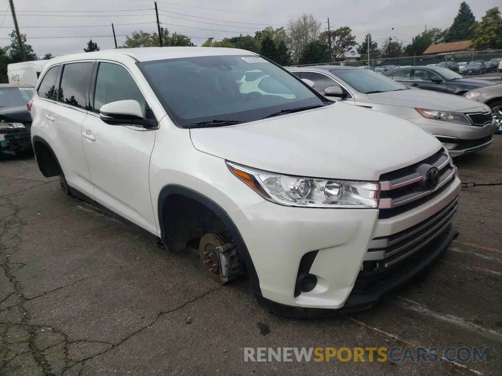1 Photograph of a damaged car 5TDZZRFHXKS291654 TOYOTA HIGHLANDER 2019