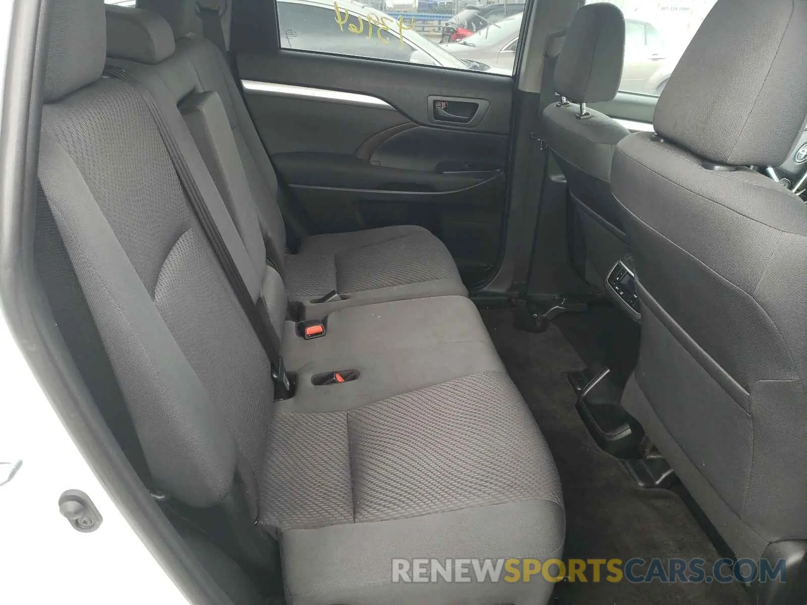 6 Photograph of a damaged car 5TDZZRFHXKS291654 TOYOTA HIGHLANDER 2019