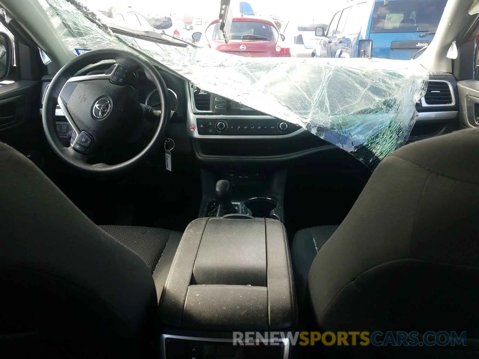 9 Photograph of a damaged car 5TDZZRFHXKS293601 TOYOTA HIGHLANDER 2019