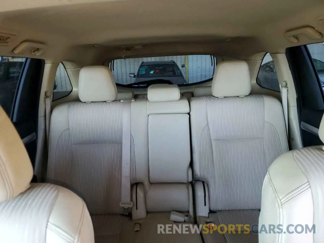 10 Photograph of a damaged car 5TDZZRFHXKS301860 TOYOTA HIGHLANDER 2019
