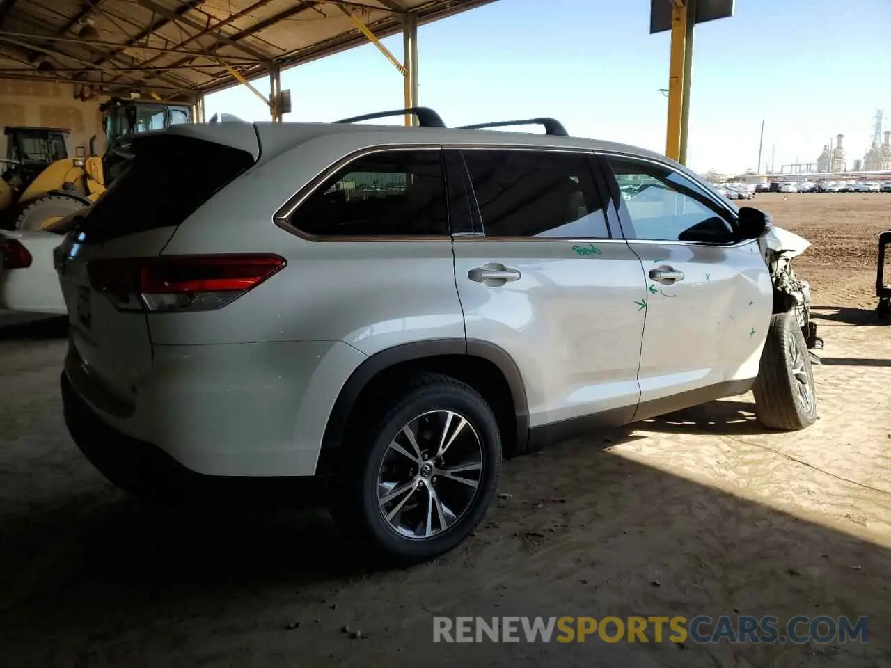 3 Photograph of a damaged car 5TDZZRFHXKS301860 TOYOTA HIGHLANDER 2019
