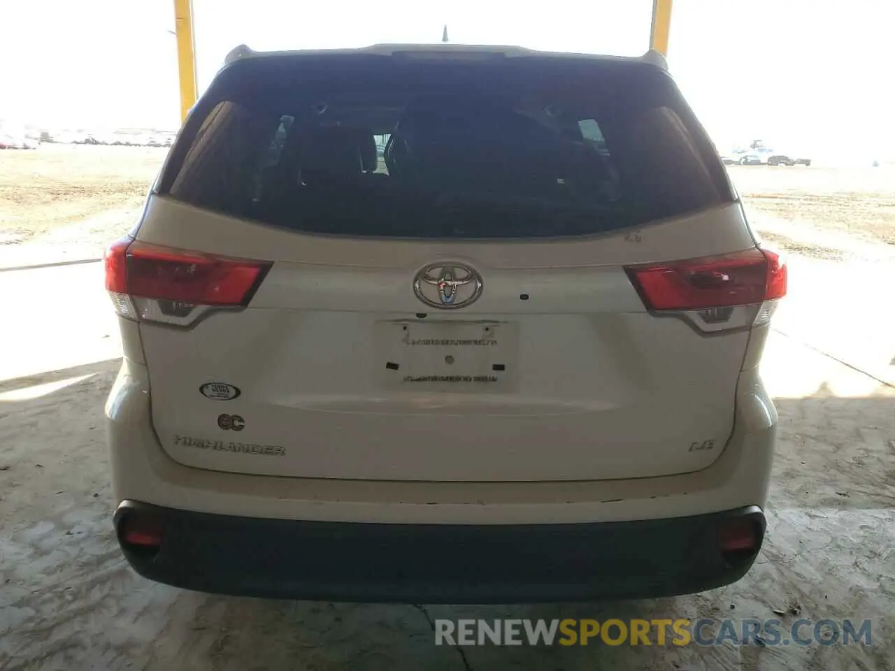 6 Photograph of a damaged car 5TDZZRFHXKS301860 TOYOTA HIGHLANDER 2019