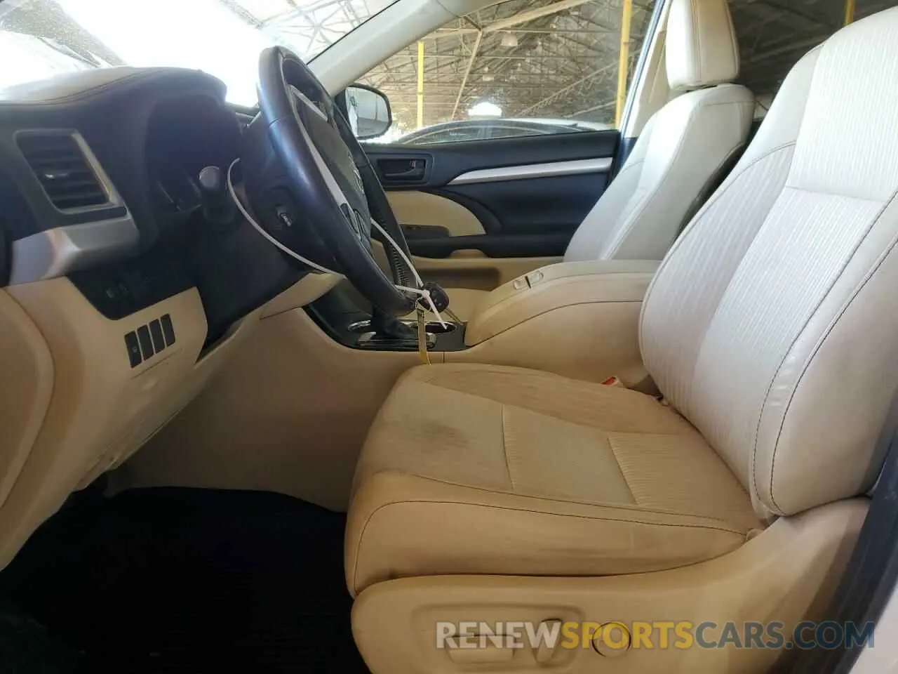 7 Photograph of a damaged car 5TDZZRFHXKS301860 TOYOTA HIGHLANDER 2019