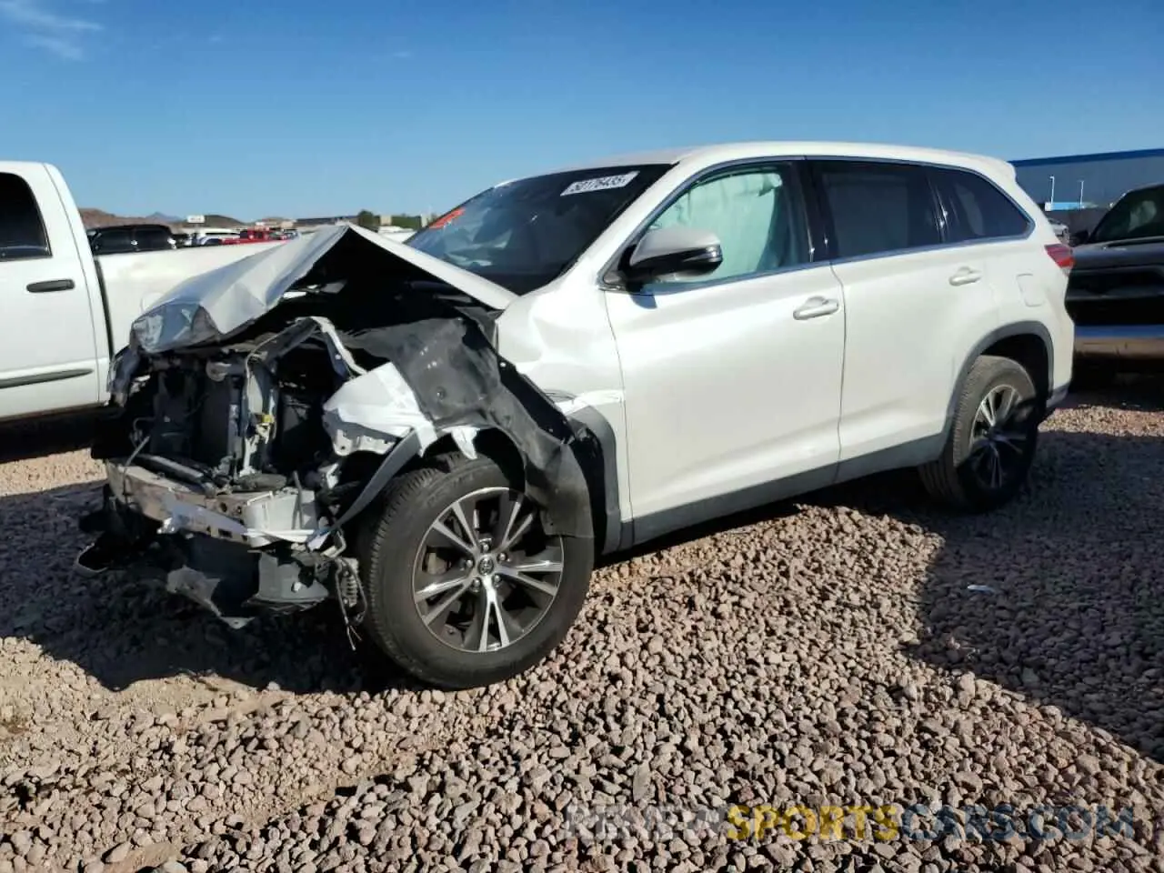 1 Photograph of a damaged car 5TDZZRFHXKS303690 TOYOTA HIGHLANDER 2019