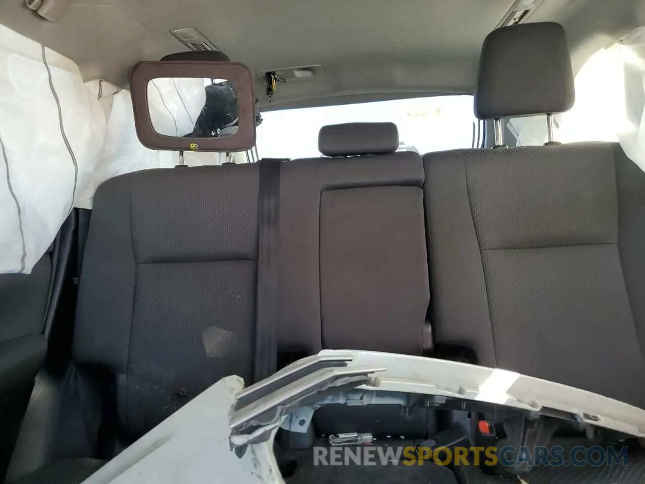 10 Photograph of a damaged car 5TDZZRFHXKS303690 TOYOTA HIGHLANDER 2019