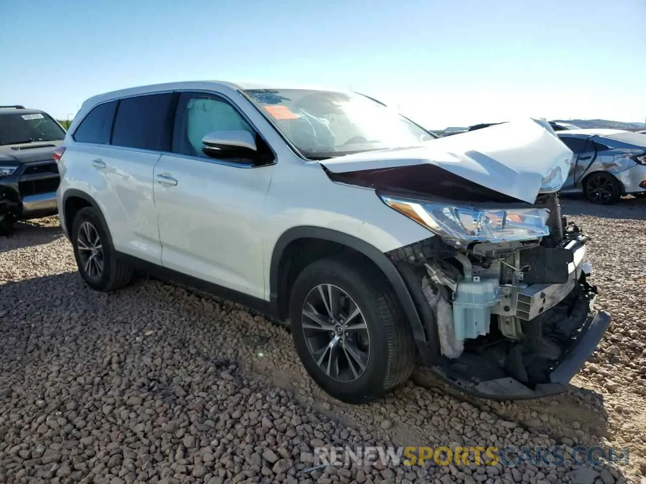 4 Photograph of a damaged car 5TDZZRFHXKS303690 TOYOTA HIGHLANDER 2019