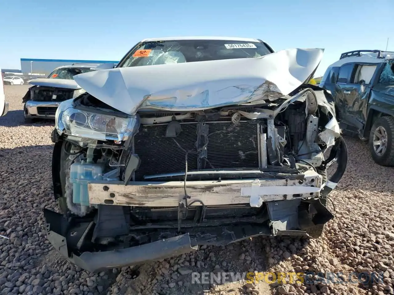 5 Photograph of a damaged car 5TDZZRFHXKS303690 TOYOTA HIGHLANDER 2019