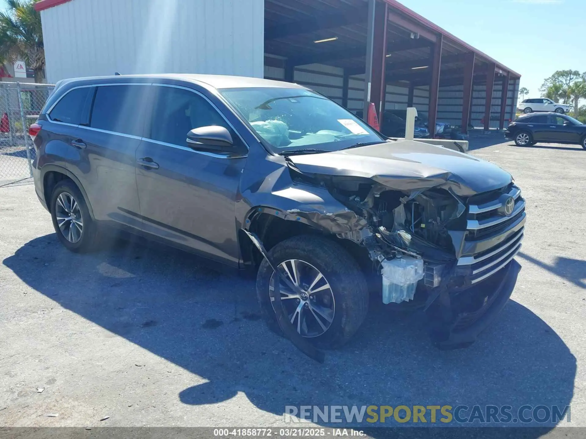 1 Photograph of a damaged car 5TDZZRFHXKS334616 TOYOTA HIGHLANDER 2019