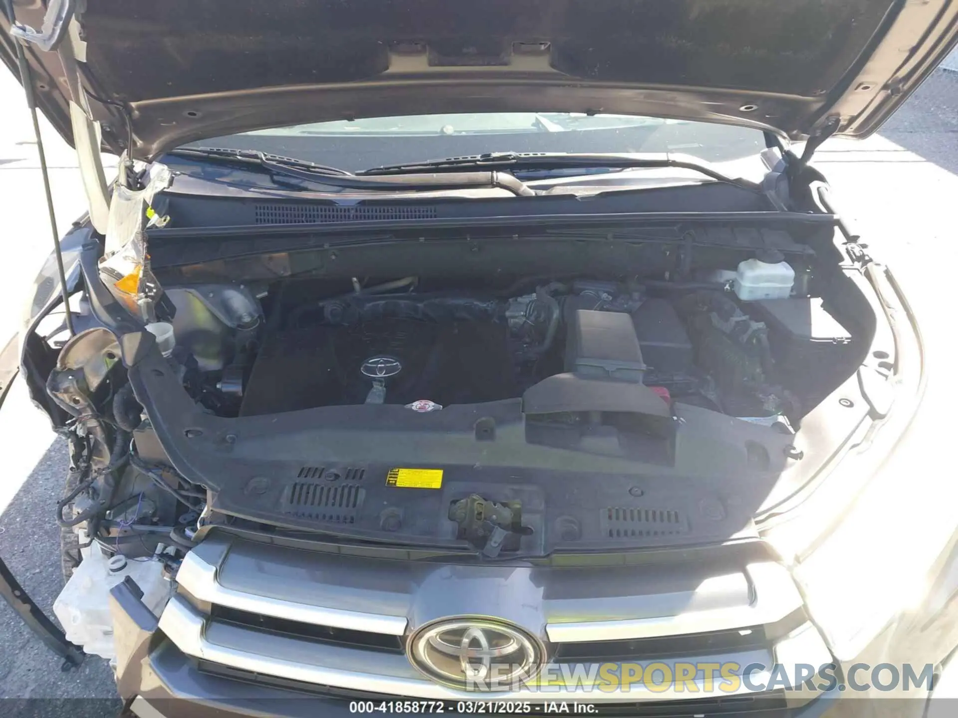10 Photograph of a damaged car 5TDZZRFHXKS334616 TOYOTA HIGHLANDER 2019