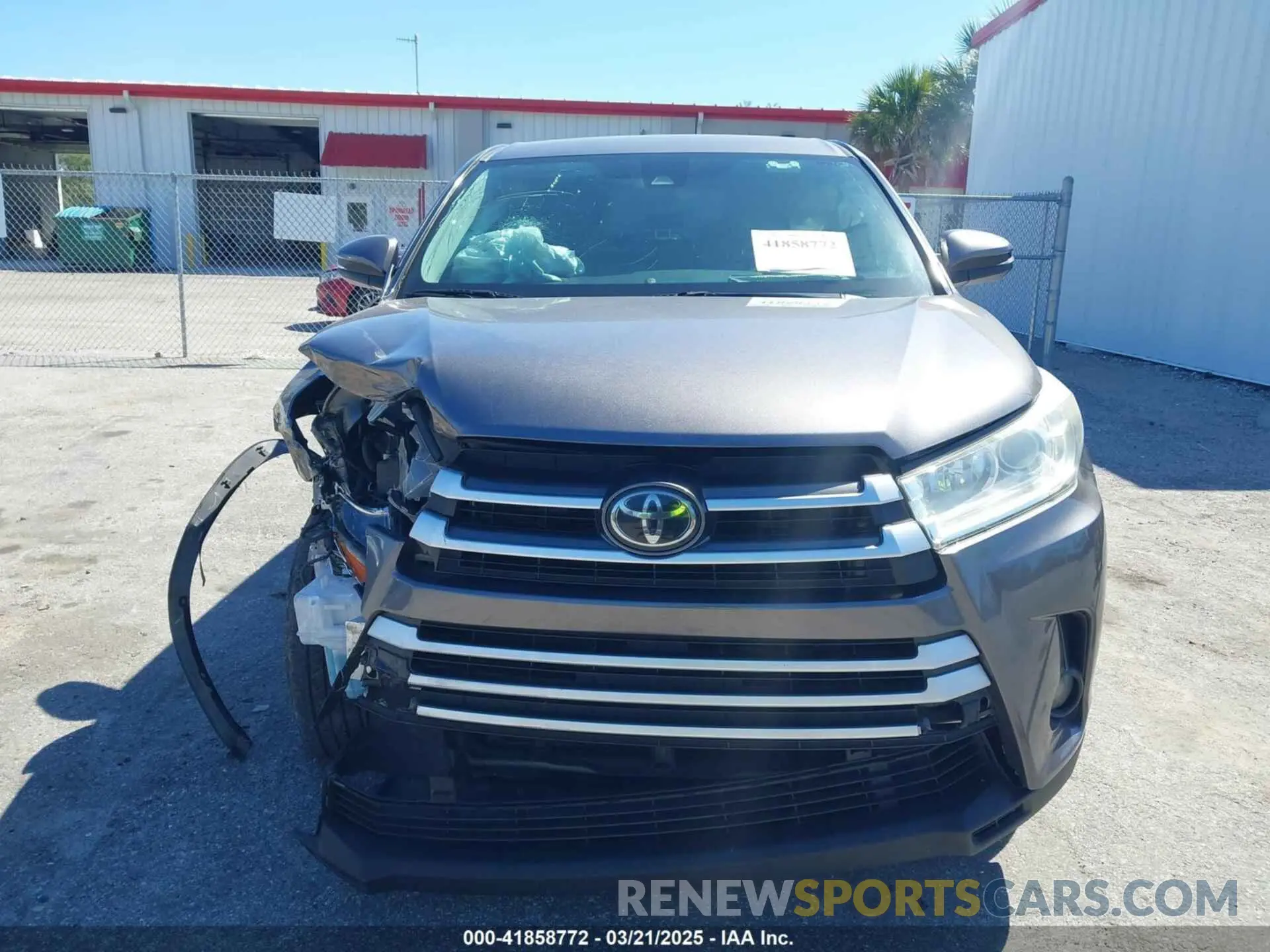 13 Photograph of a damaged car 5TDZZRFHXKS334616 TOYOTA HIGHLANDER 2019