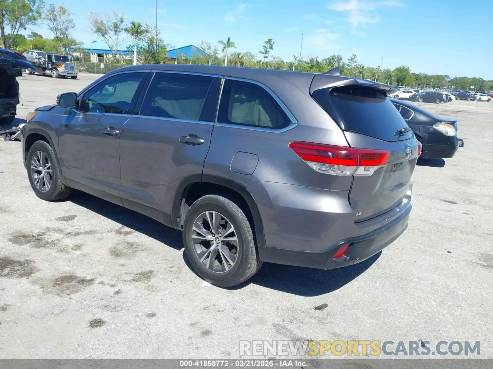 3 Photograph of a damaged car 5TDZZRFHXKS334616 TOYOTA HIGHLANDER 2019