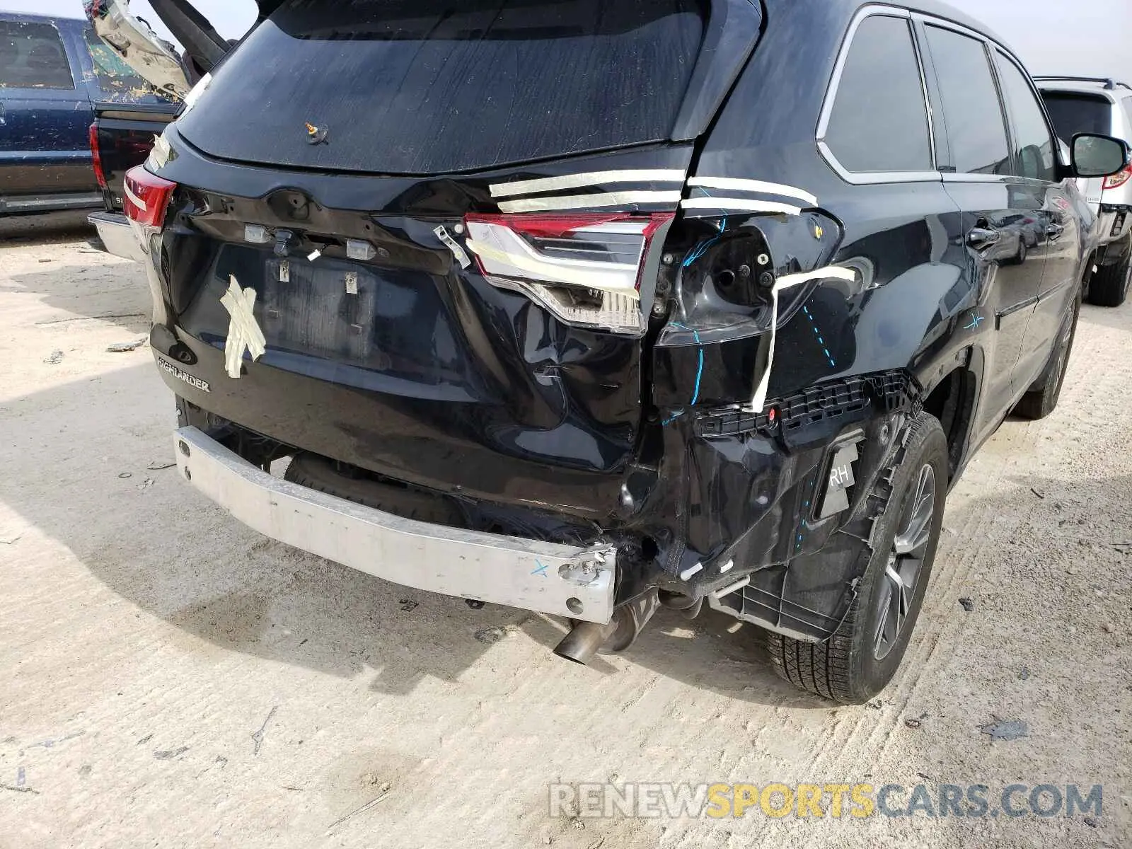 9 Photograph of a damaged car 5TDZZRFHXKS364831 TOYOTA HIGHLANDER 2019