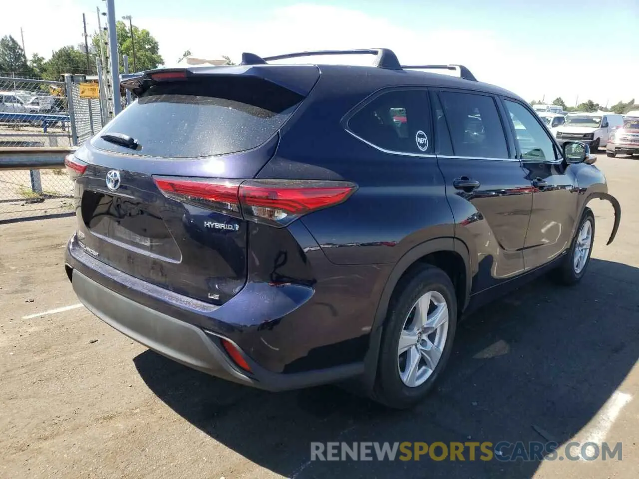 4 Photograph of a damaged car 5TDBBRCH0LS513193 TOYOTA HIGHLANDER 2020