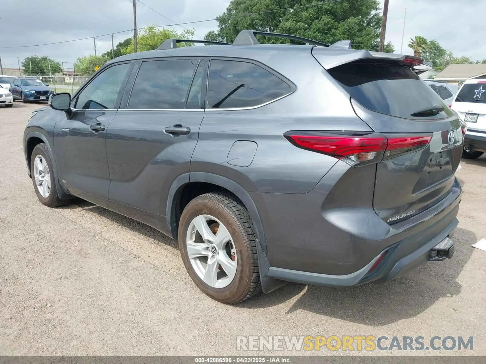3 Photograph of a damaged car 5TDBBRCHXLS514061 TOYOTA HIGHLANDER 2020