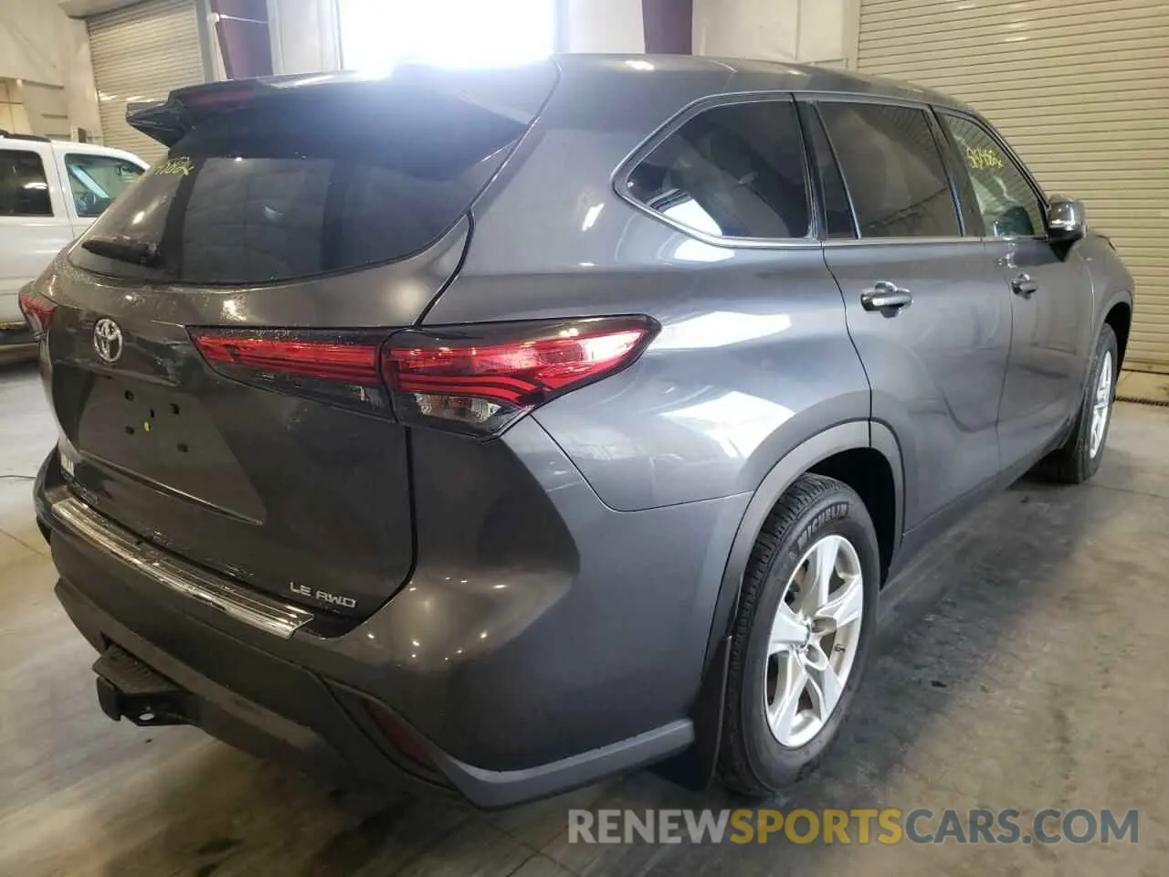 4 Photograph of a damaged car 5TDBZRBH3LS511435 TOYOTA HIGHLANDER 2020