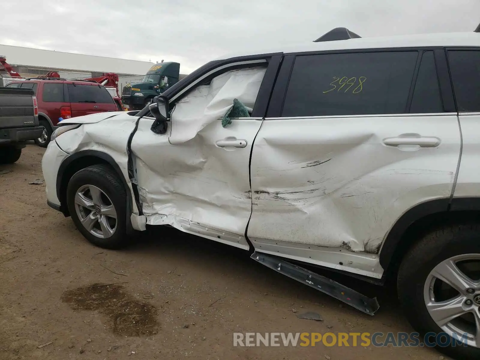 9 Photograph of a damaged car 5TDBZRBHXLS048063 TOYOTA HIGHLANDER 2020