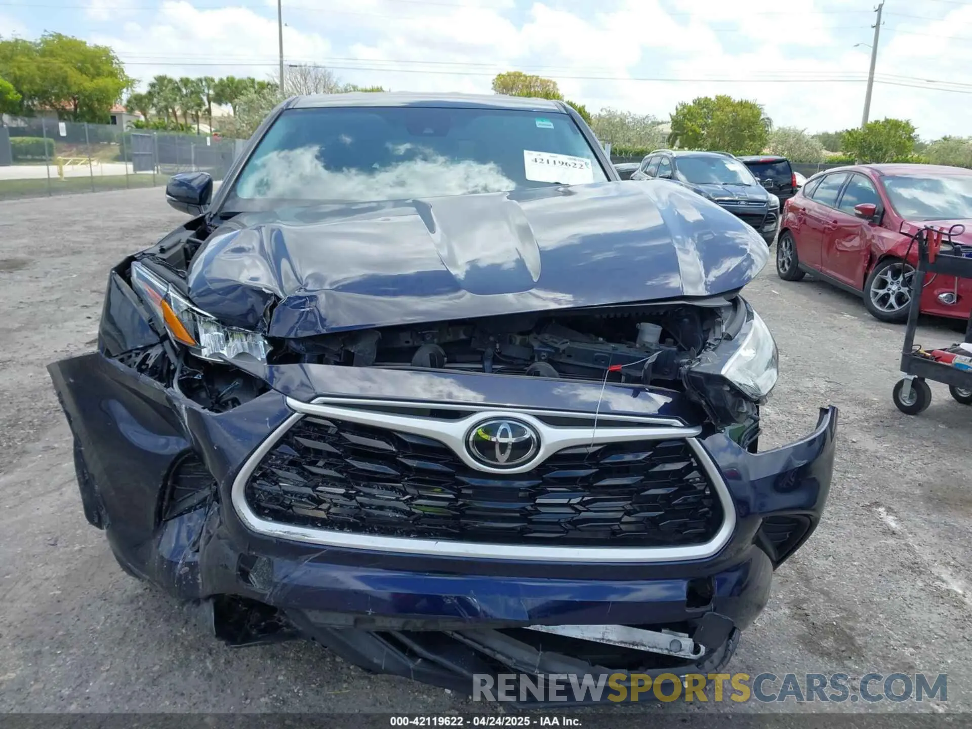 12 Photograph of a damaged car 5TDCZRAH1LS009495 TOYOTA HIGHLANDER 2020