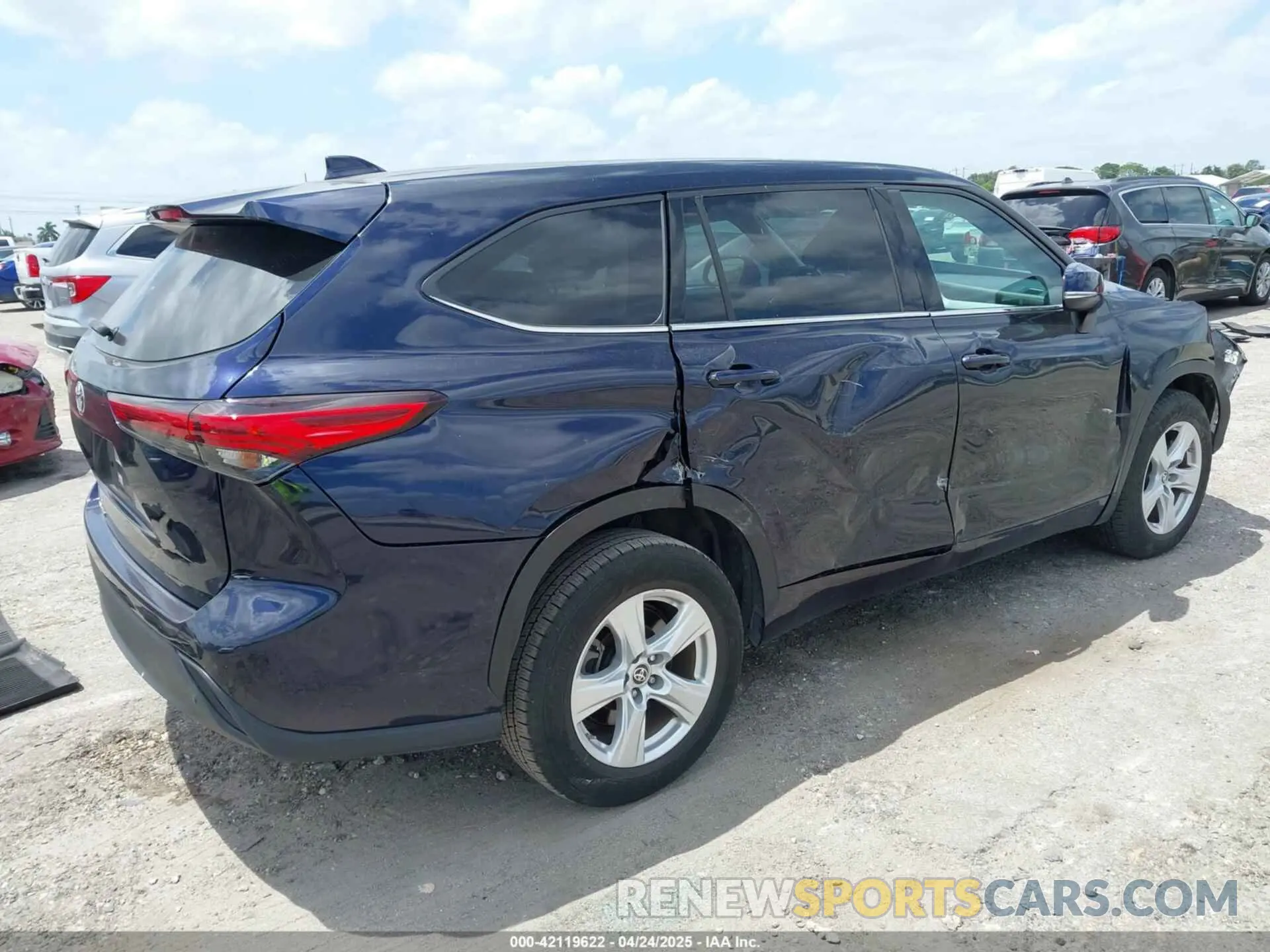 4 Photograph of a damaged car 5TDCZRAH1LS009495 TOYOTA HIGHLANDER 2020