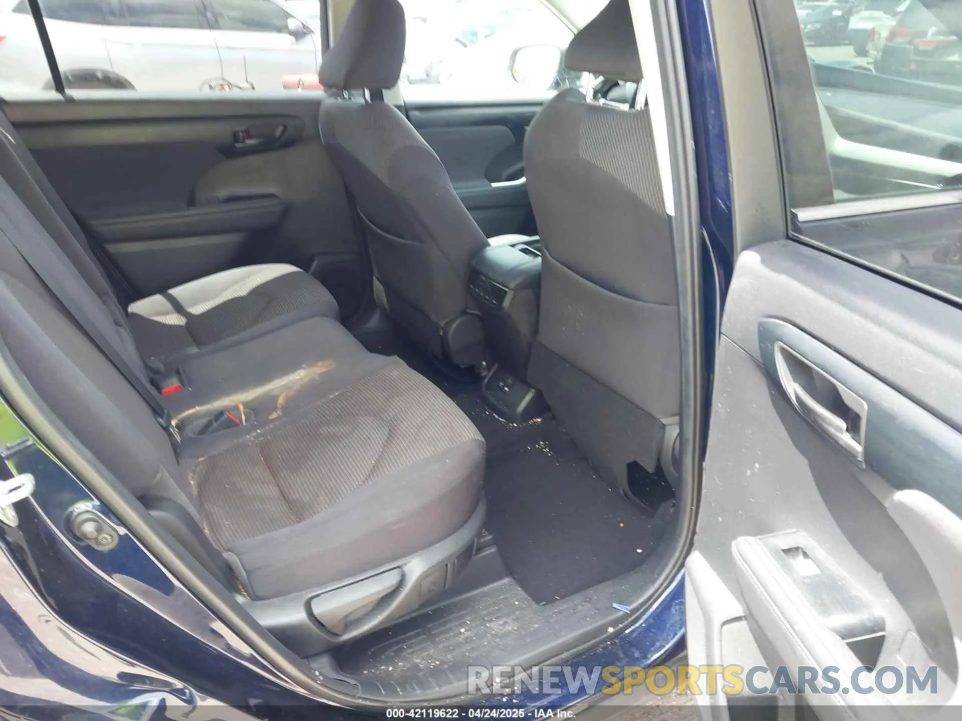 8 Photograph of a damaged car 5TDCZRAH1LS009495 TOYOTA HIGHLANDER 2020