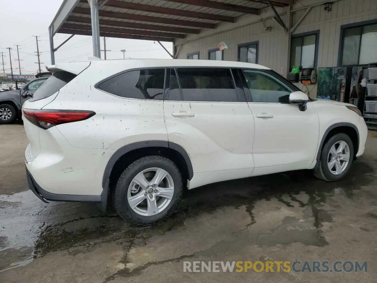 3 Photograph of a damaged car 5TDCZRAH1LS503503 TOYOTA HIGHLANDER 2020