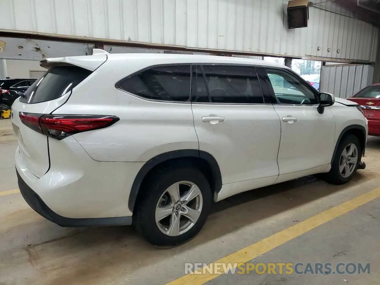 3 Photograph of a damaged car 5TDCZRAH5LS500796 TOYOTA HIGHLANDER 2020