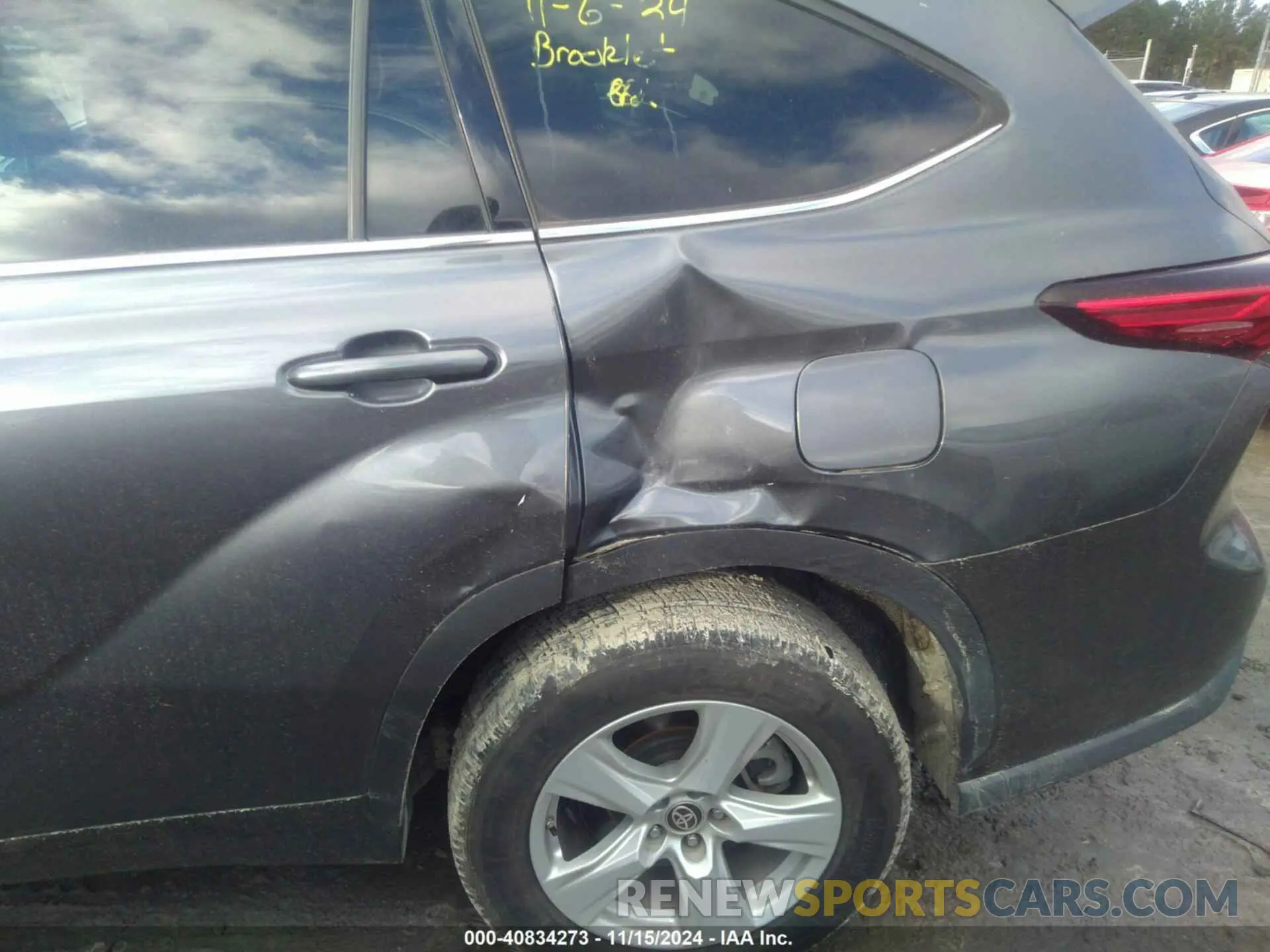 18 Photograph of a damaged car 5TDCZRAH6LS506011 TOYOTA HIGHLANDER 2020
