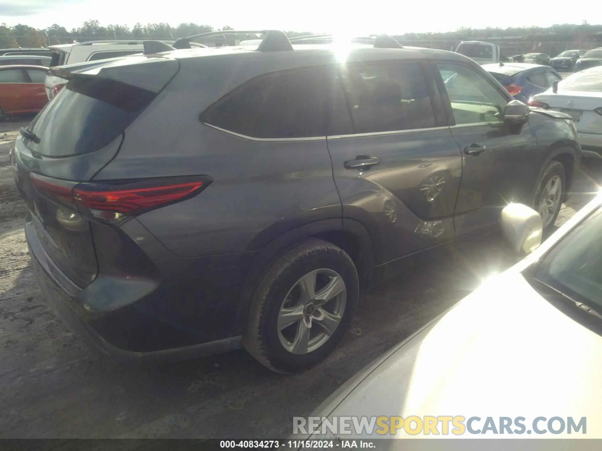 4 Photograph of a damaged car 5TDCZRAH6LS506011 TOYOTA HIGHLANDER 2020