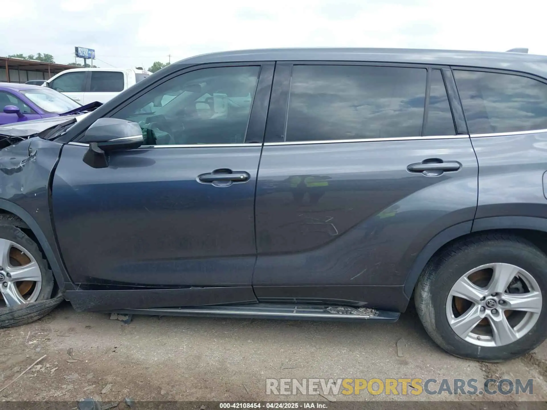 13 Photograph of a damaged car 5TDCZRAH7LS511721 TOYOTA HIGHLANDER 2020