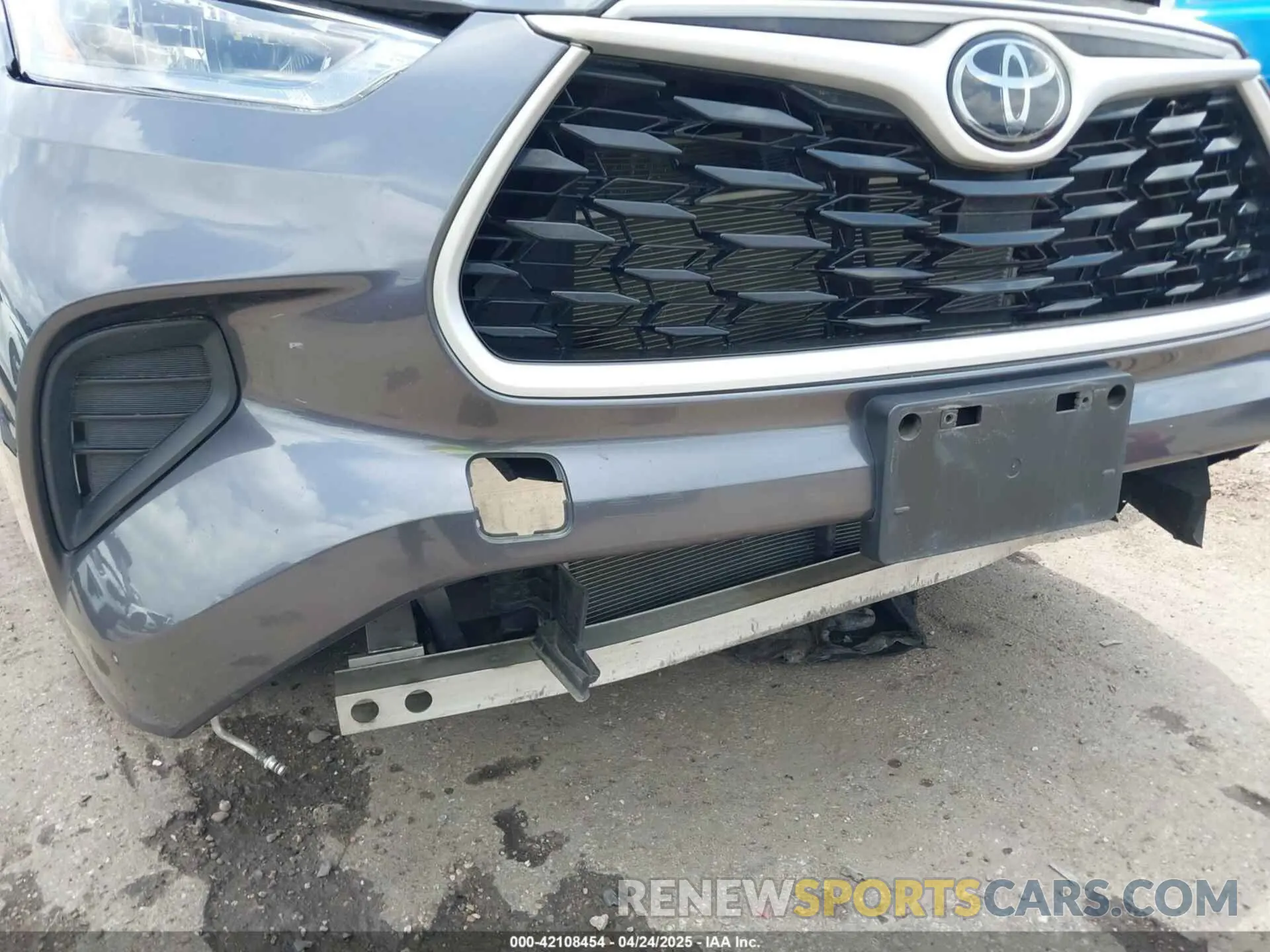 6 Photograph of a damaged car 5TDCZRAH7LS511721 TOYOTA HIGHLANDER 2020